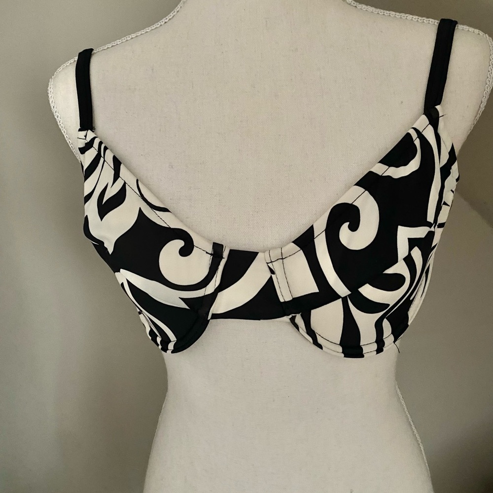 VENUS Black & White Underwire Bikini Top - Graphic Print